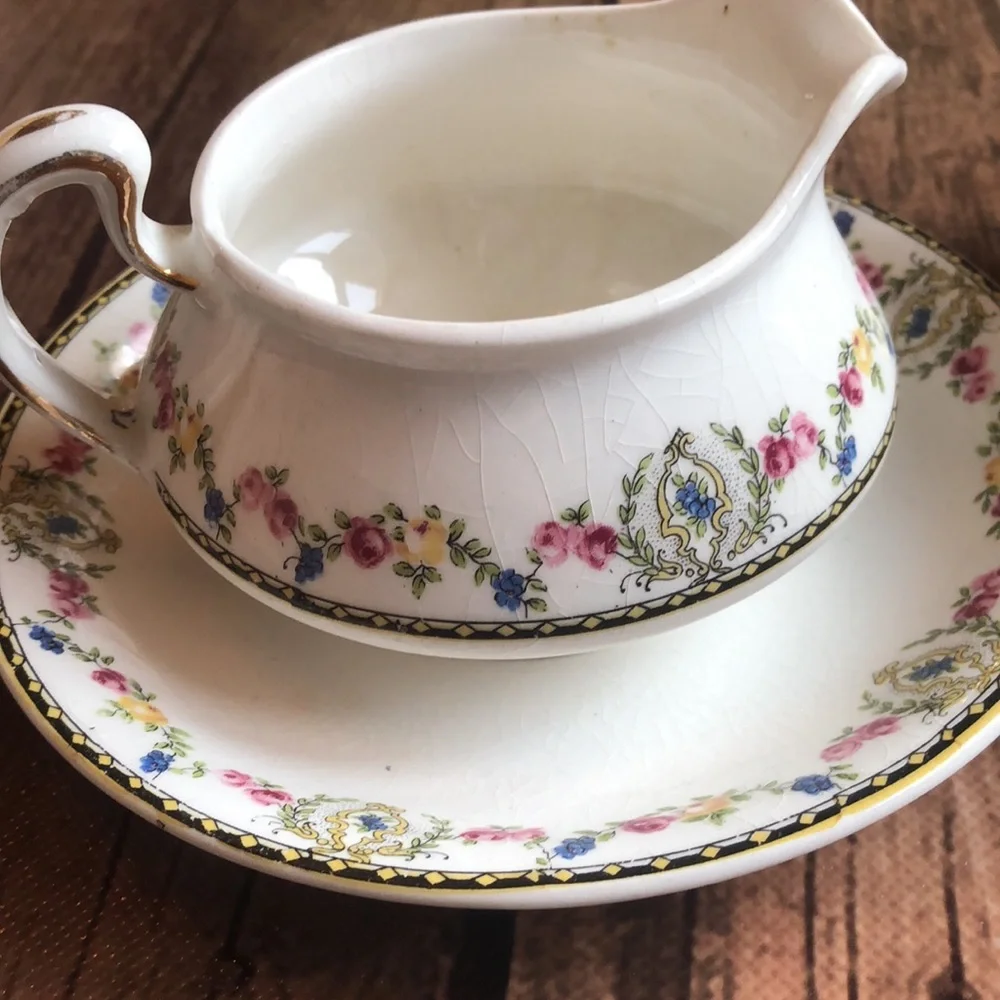 Vintage (20s) Homer Laughlin Creamer and Lidded Sugar